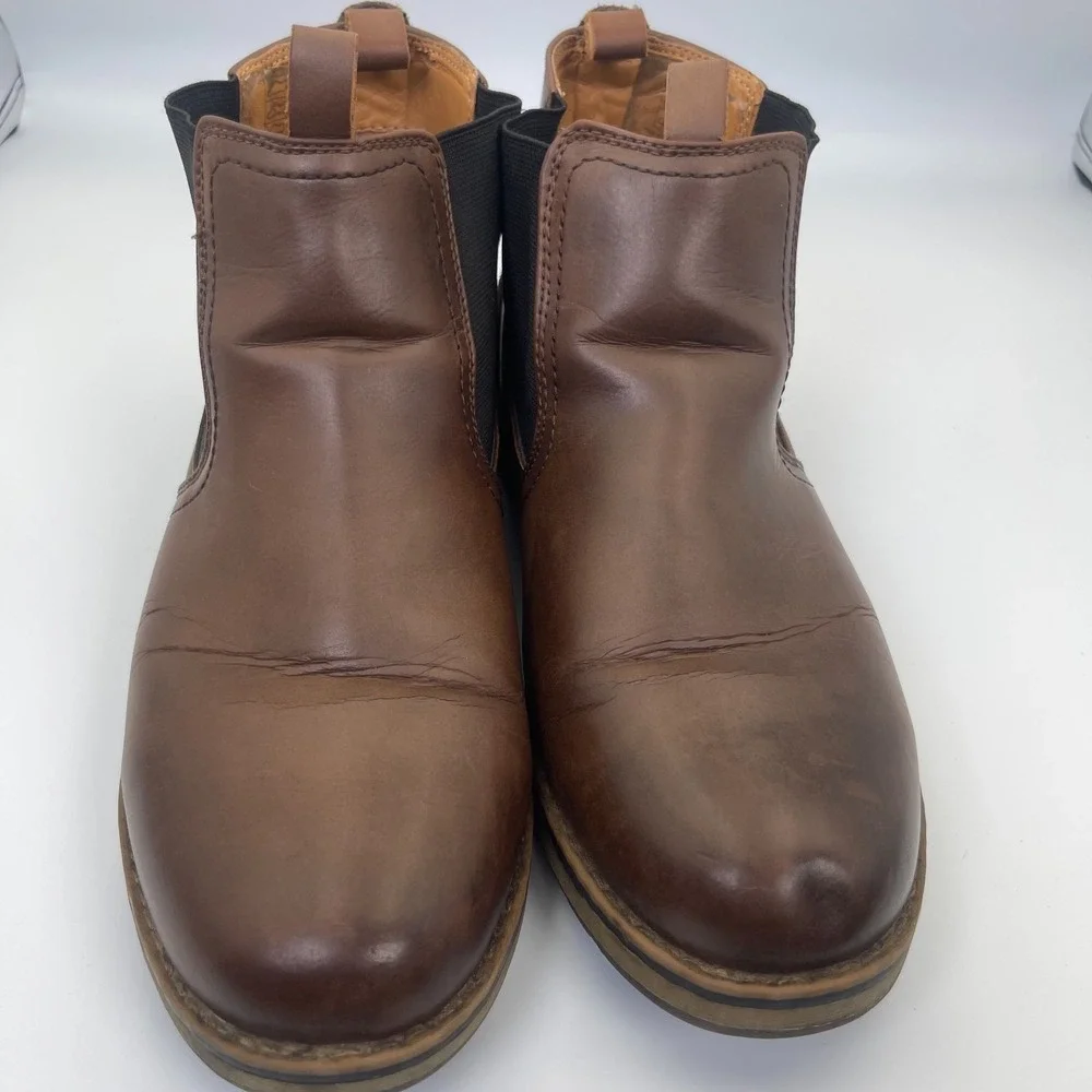 IZOD Lucas Pull-On Chelsea Boots Men's Size 10M Brown Memory Foam Chukka Comfort